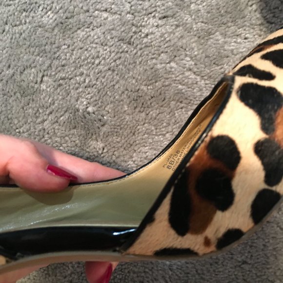 BCBG Brown Cheetah Print Faux Fur Texture Pointed Toe Heels - Picture 5 of 6